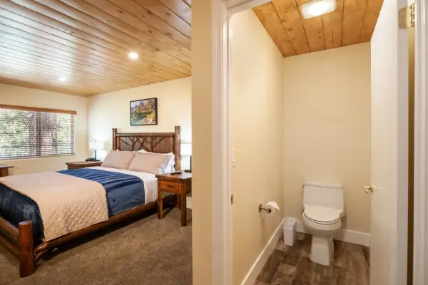 ADA Economy King at Tahquitz Pines Retreat, photo 3